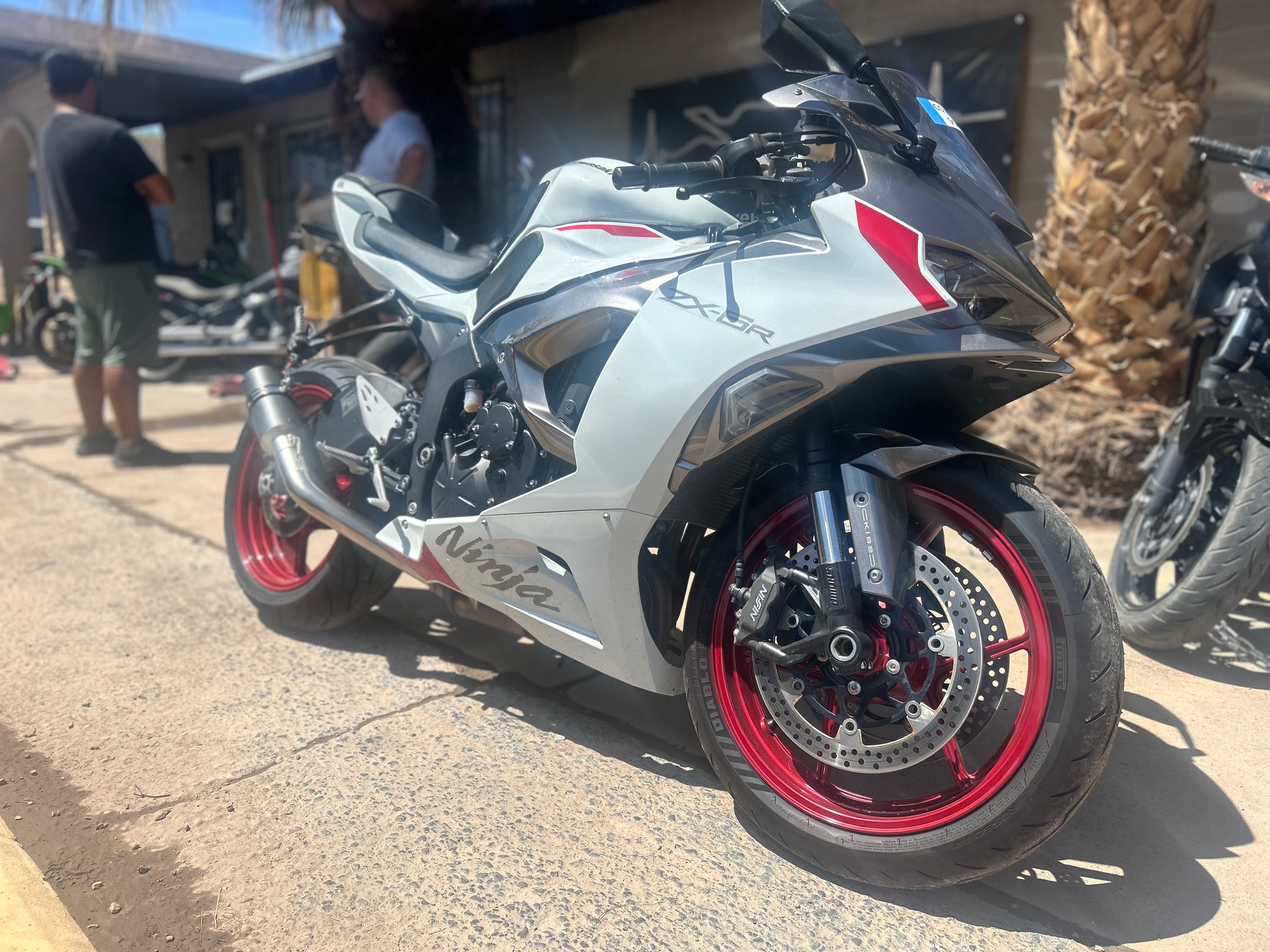 新政Ｎｏ．6     Stype 2024 KAWASAKI NINJA ZX-6R $11,500 6,282 MI V#006941 – Ai